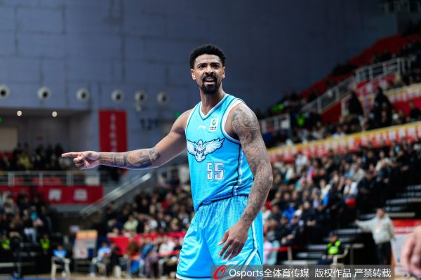 新手配资 攻防俱佳！米奇20中11砍下30分22板大号两双 外加6助3断3帽